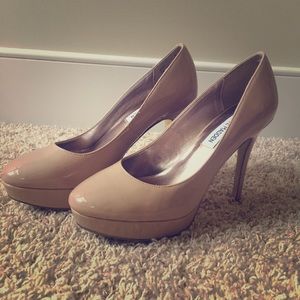 💜Nude Patten Leather Heels💜